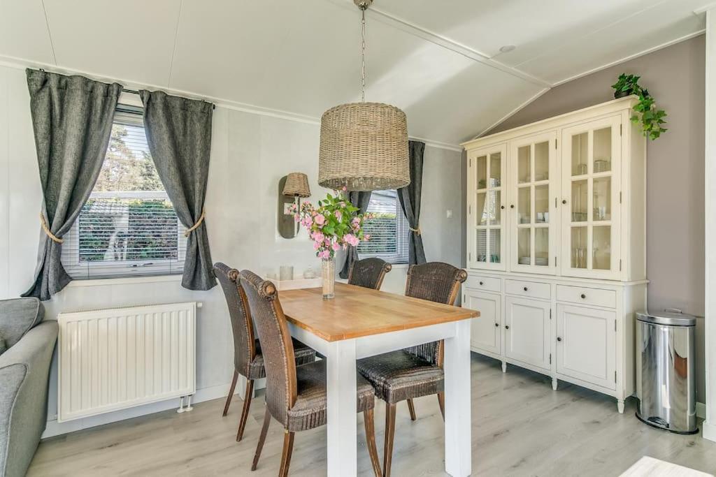 Vila 4-Pers. Chalet Met Eigen Parkeerplaats In Veluwe Putten Exteriér fotografie